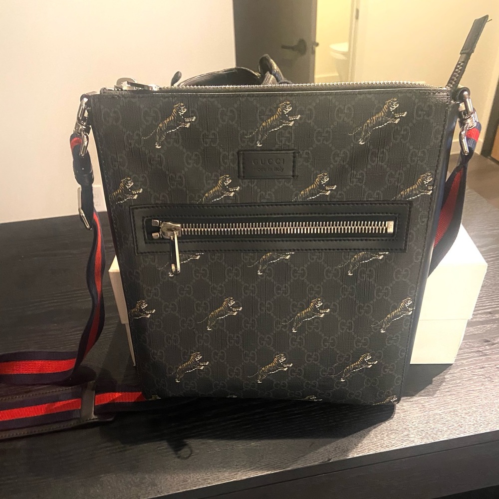 Gucci men’s messenger bag